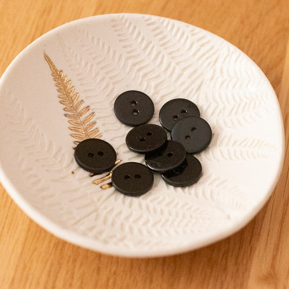 MOTHER OF PEARL BUTTONS • Black • 15mm