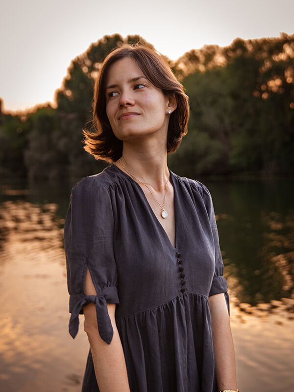 
                
                    Load image into Gallery viewer, Pleiades 1 dress sewing pattern by French Poetry with tied sleeves
                
            