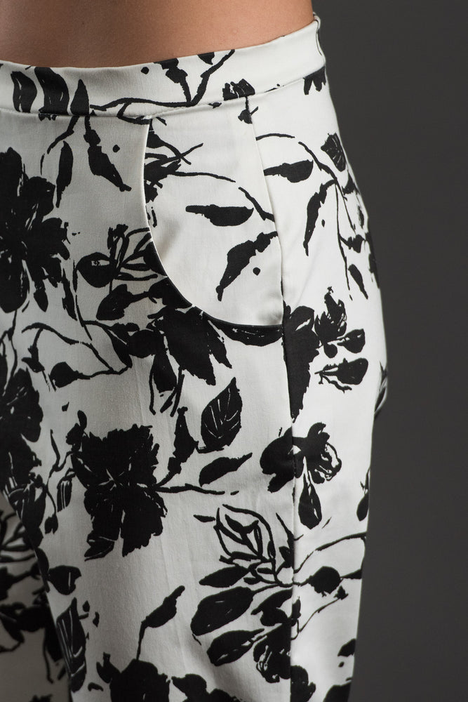 
                
                    Load image into Gallery viewer, THE CITY TROUSERS • Pattern
                
            