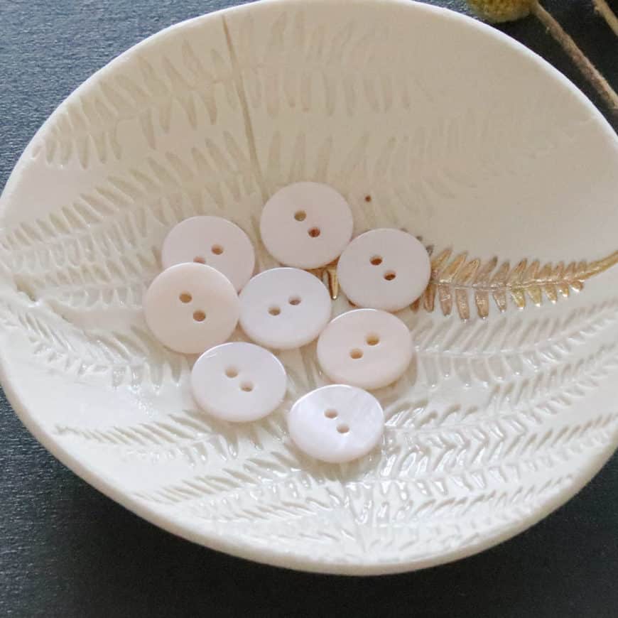 MOTHER OF PEARL BUTTONS • Off White • 15mm